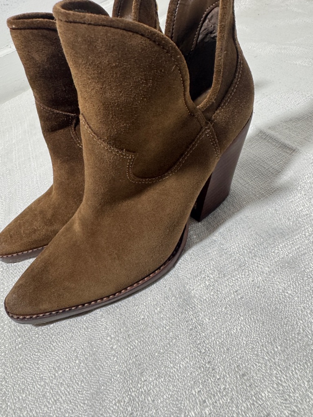 Vince Camuto Brown Suede Ankle Boots Pointed toe Block Heel Western Booties 7 - Picture 4 of 9
